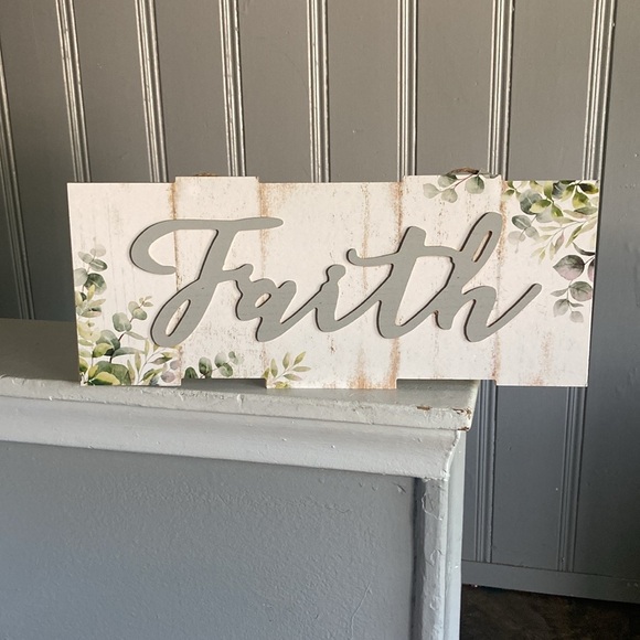 NWT- FAITH Floral Wooden Rustic Farmhouse Chic Hanging Fence Decoration Sign - Picture 10 of 17
